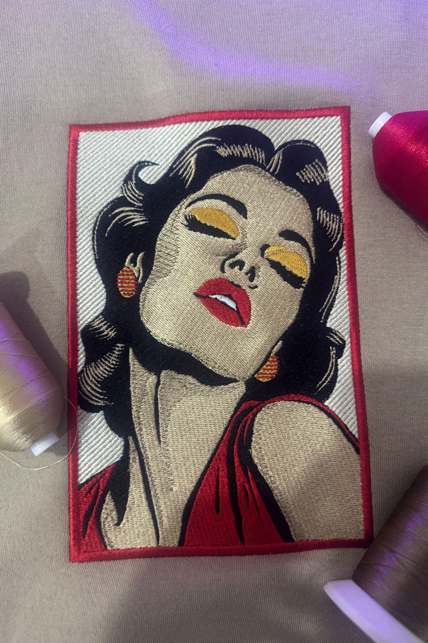 Lady Madona - Oversized Sweatshirt