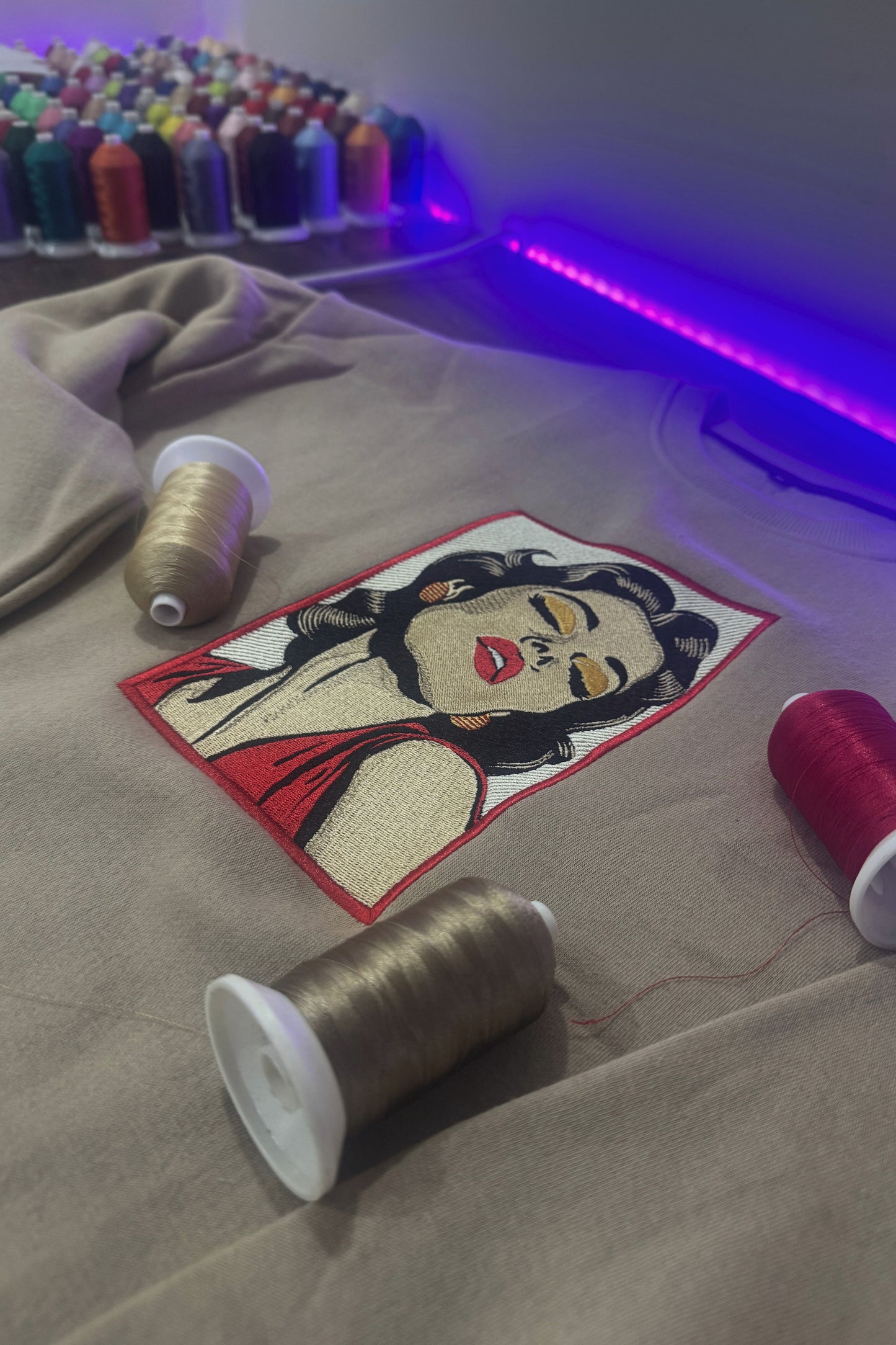 Lady Madona - Oversized Sweatshirt