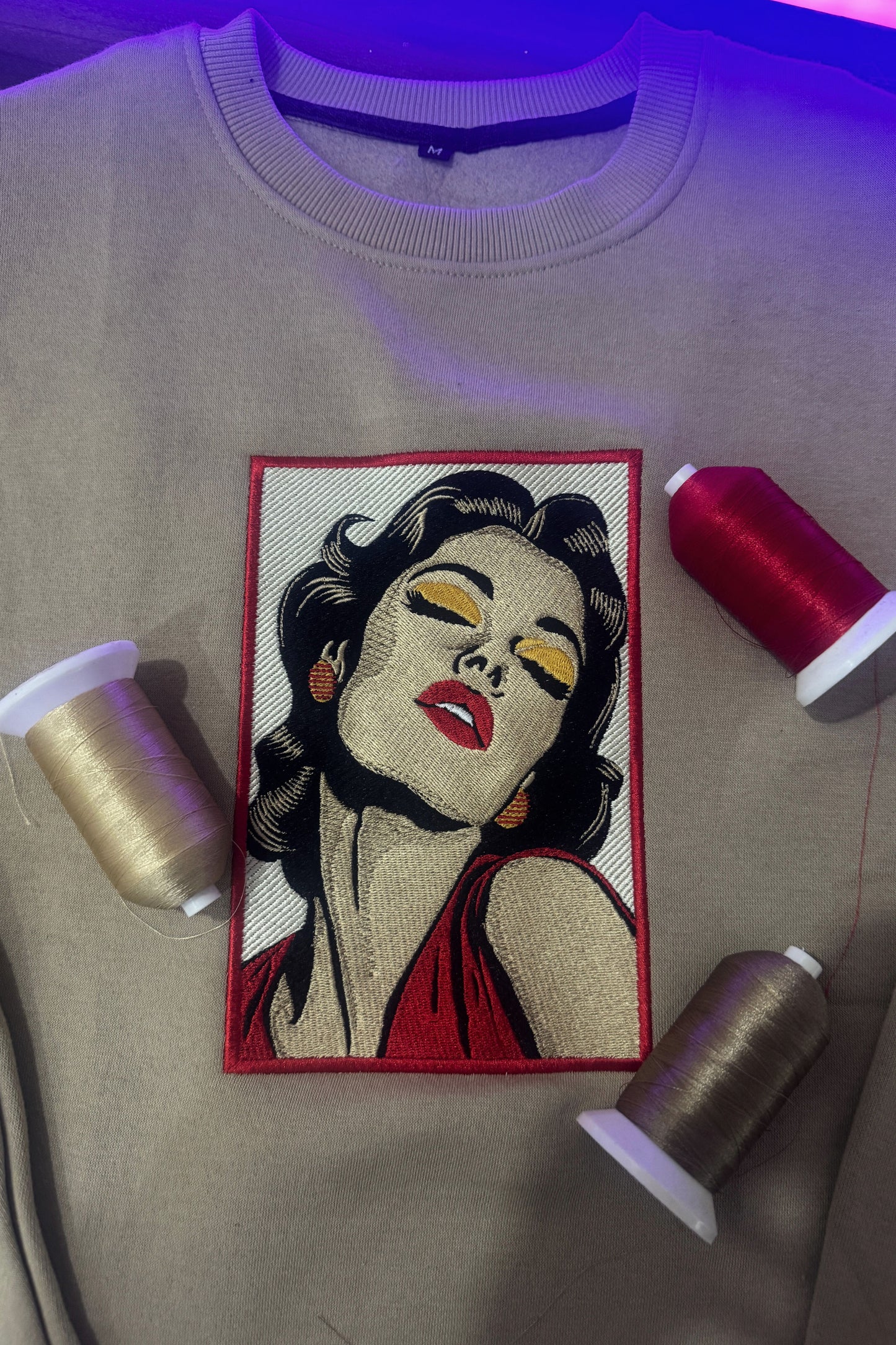 Lady Madona - Oversized Sweatshirt